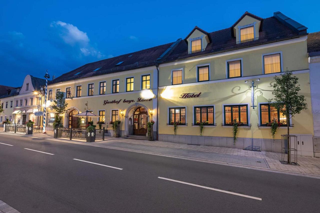 Hotel Bayrischer Loewe Osterhofen Exterior photo