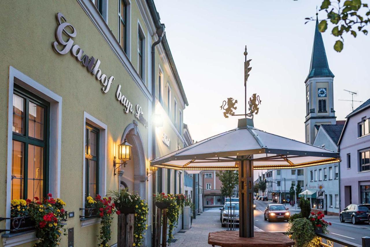 Hotel Bayrischer Loewe Osterhofen Exterior photo