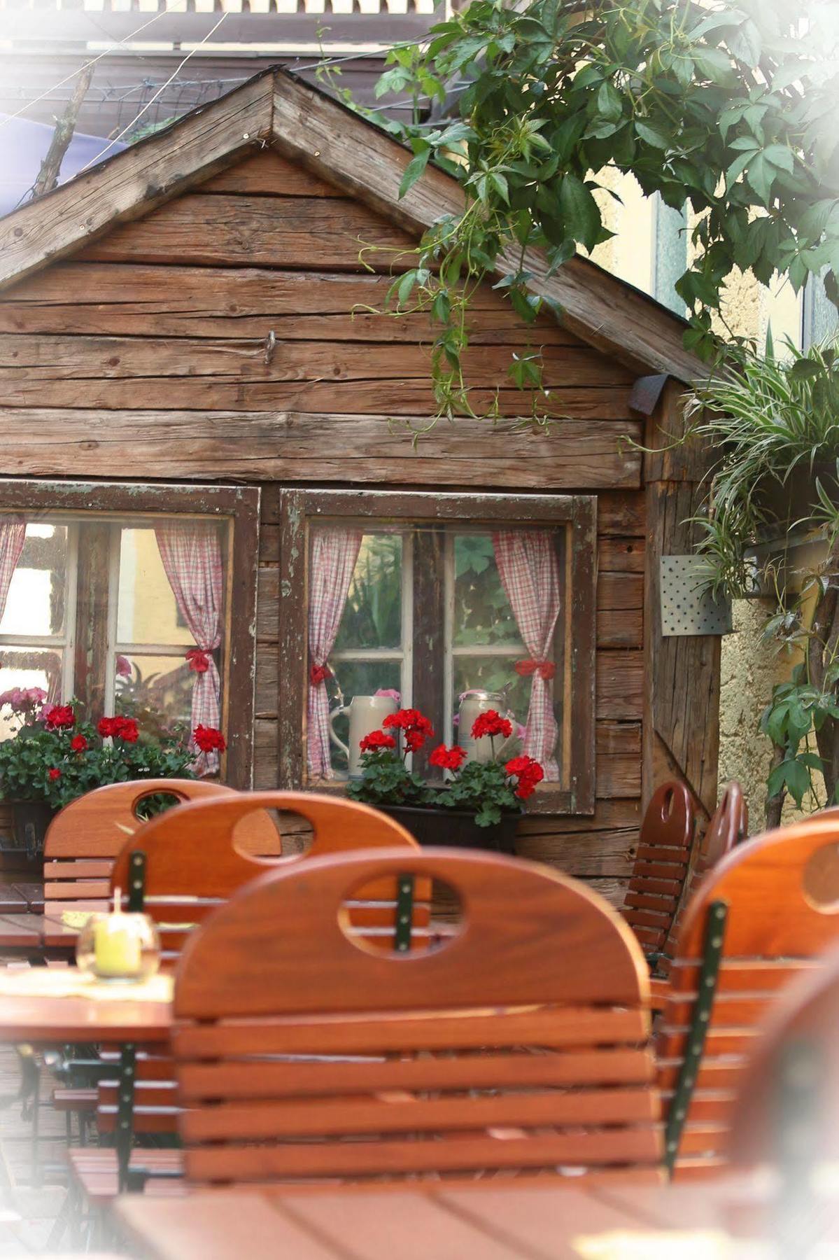 Hotel Bayrischer Loewe Osterhofen Exterior photo